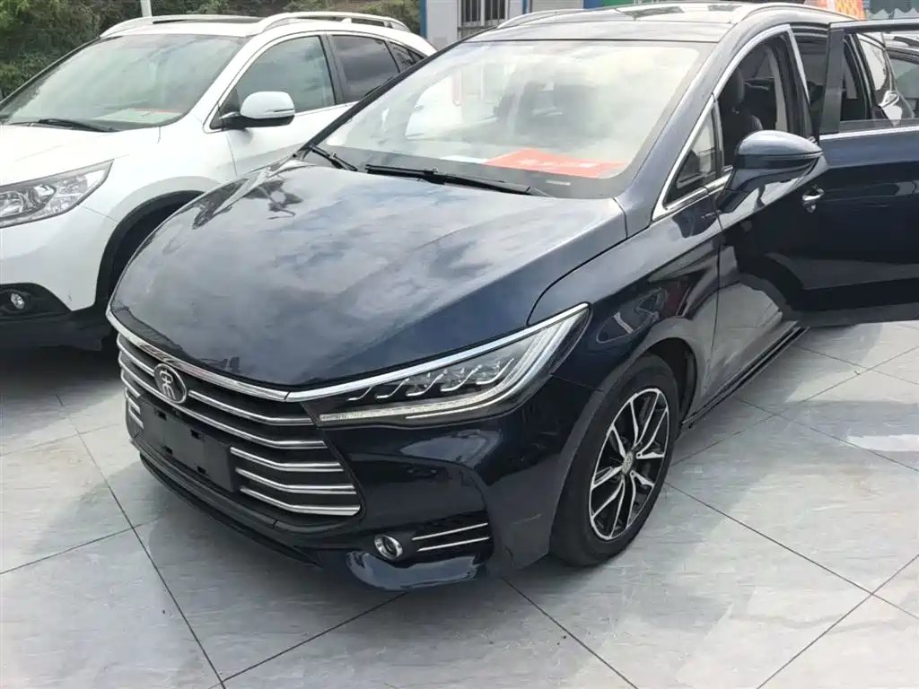 BYD MAX 2018