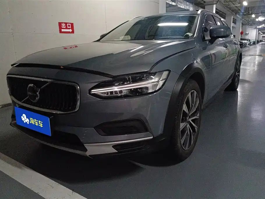 Volvo V90 2022 — фото 1 из 5