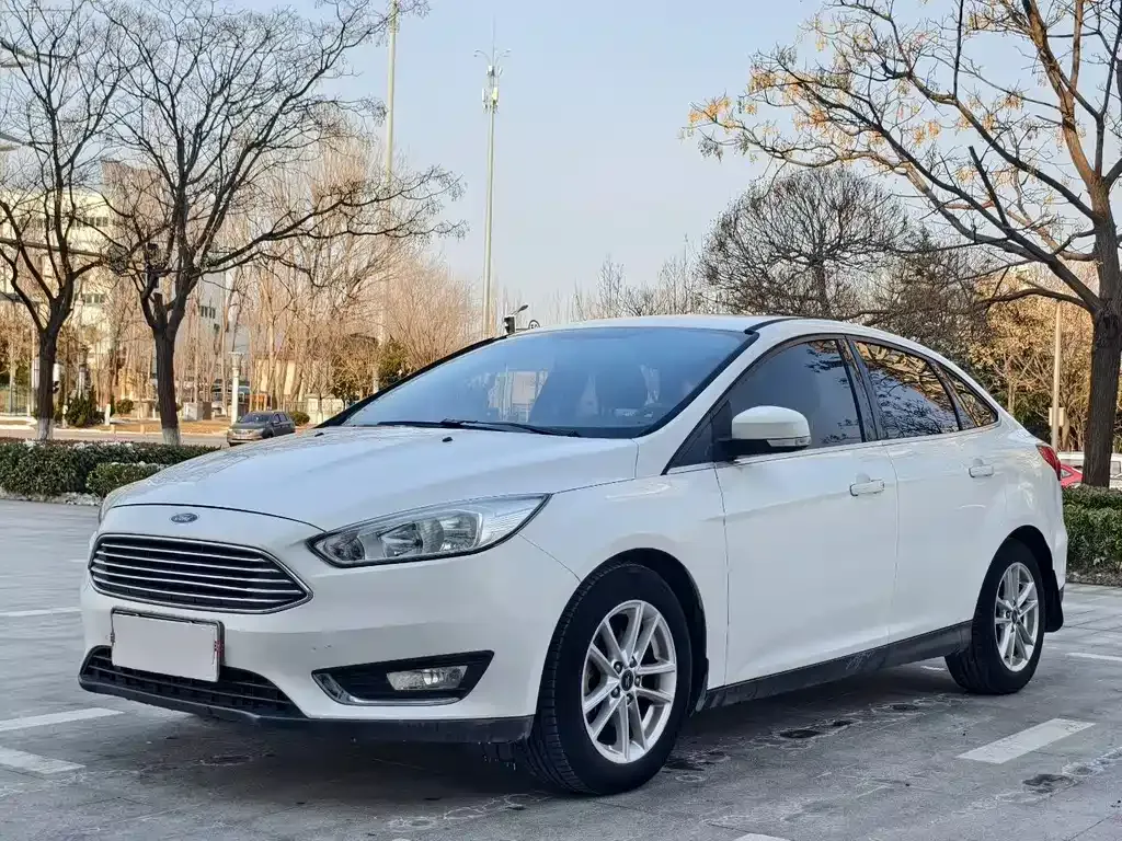 Ford Focus 2018 — фото 1 из 9