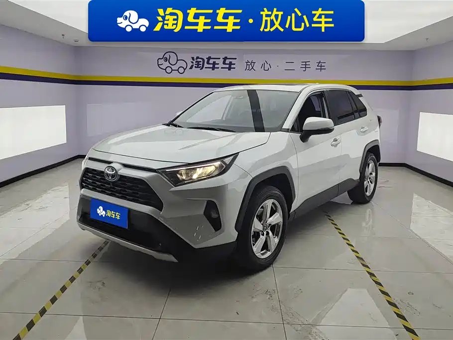 Toyota RAV4 2022 — фото 1 из 16