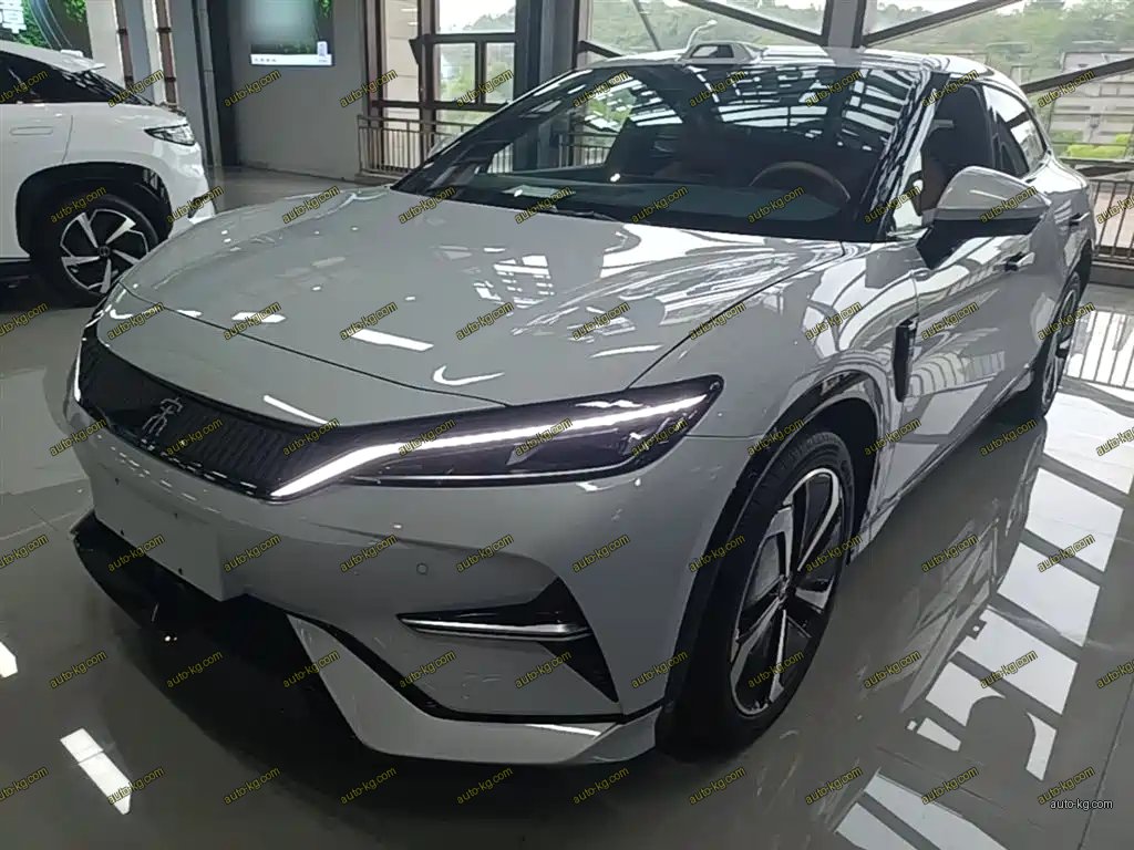 BYD L EV 2025