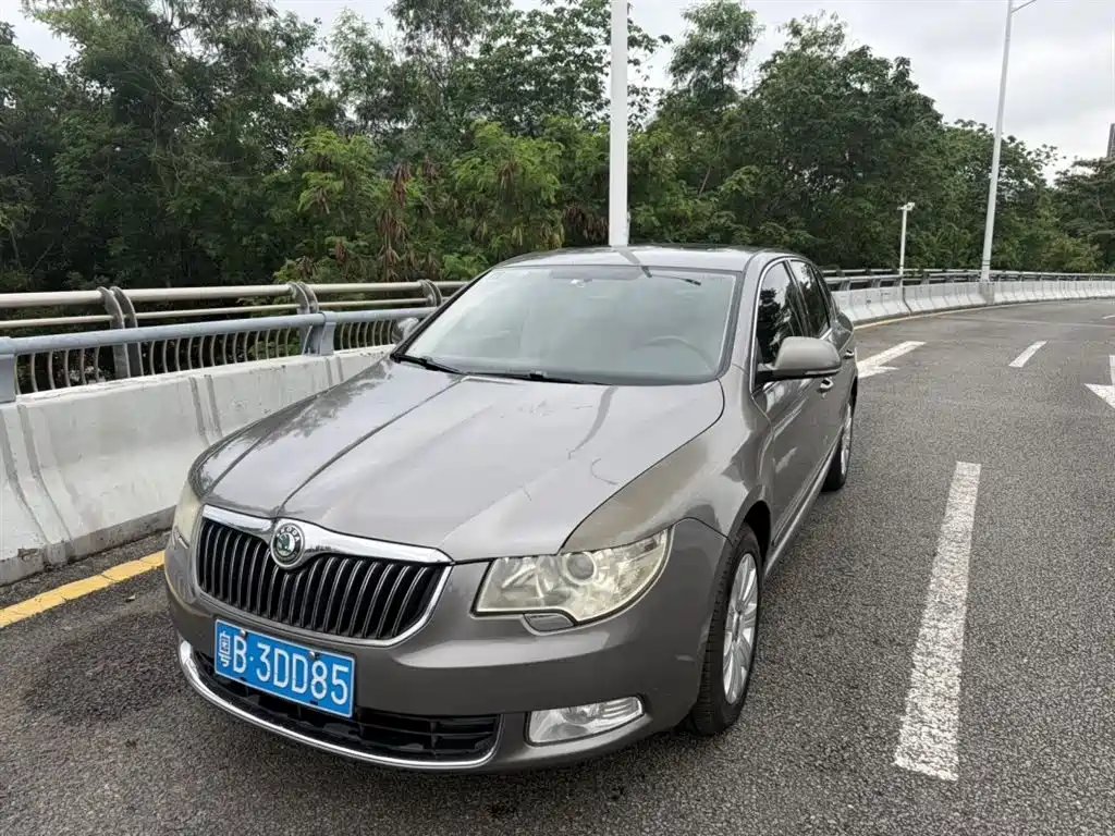 Skoda Superb 2012 — фото 1 из 8