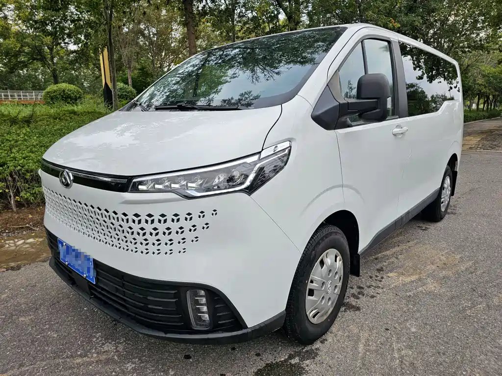 Maxus V70 2024