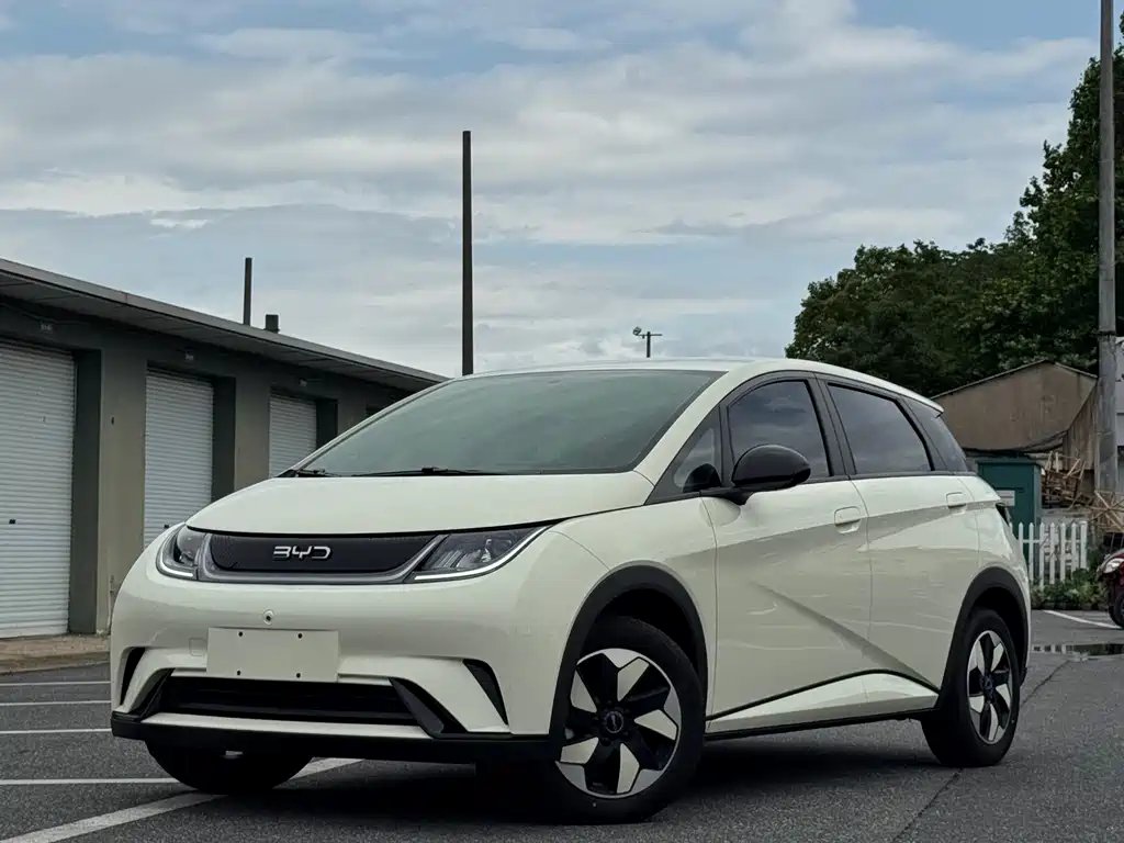 BYD Dolphin 2025