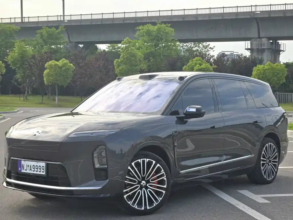 NIO ES8 2025